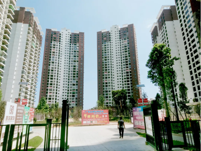 華喆仿石漆-工程案例 | 臨滄市強力建筑集團(tuán)金旭之光、金柏之春