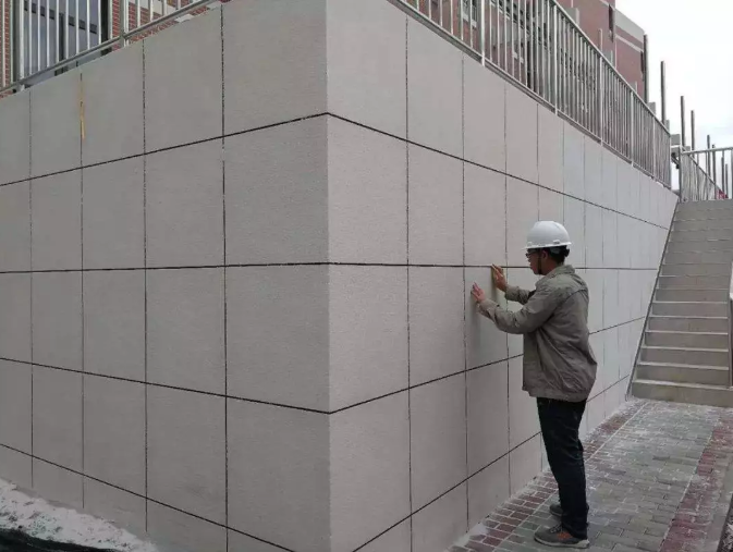 華喆仿石漆告訴你：真石漆施工選擇透明底漆還是有色底漆呢？