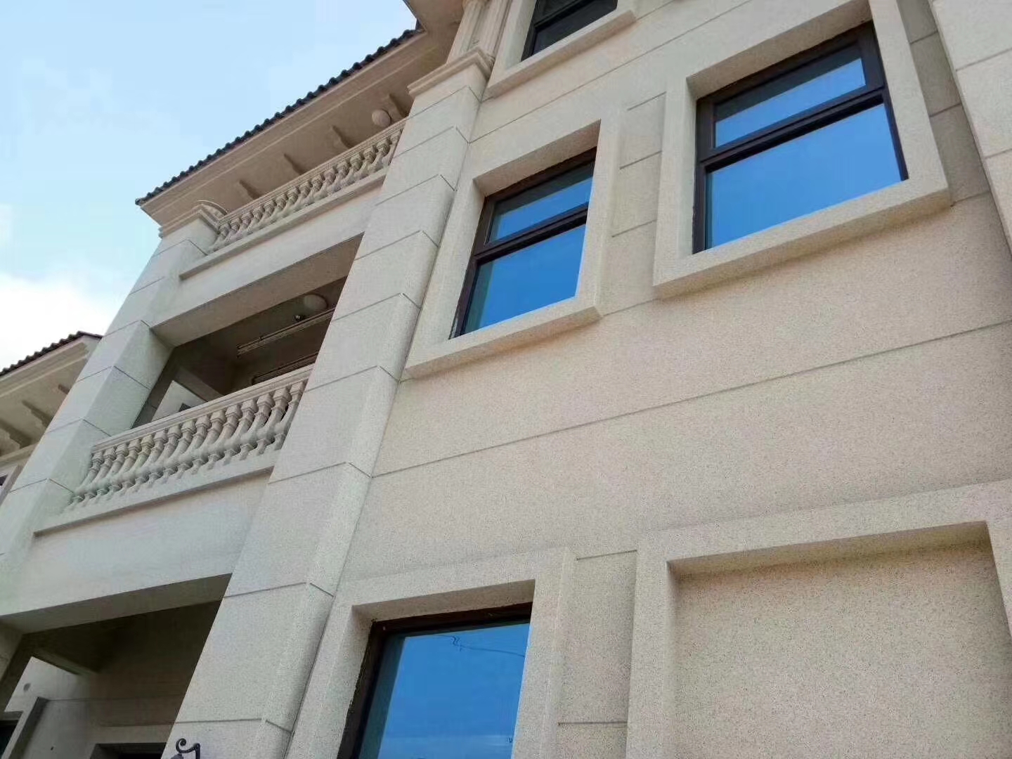 華喆仿石漆愿你能像向日葵一樣，迎著陽(yáng)光向上！