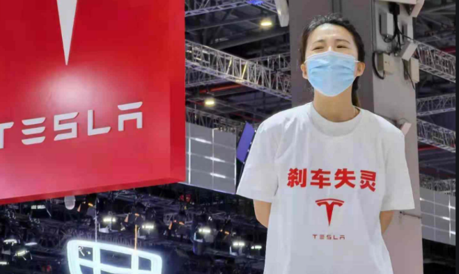 特斯拉剎車會(huì)失靈？華喆的仿石漆就不會(huì)翻車！